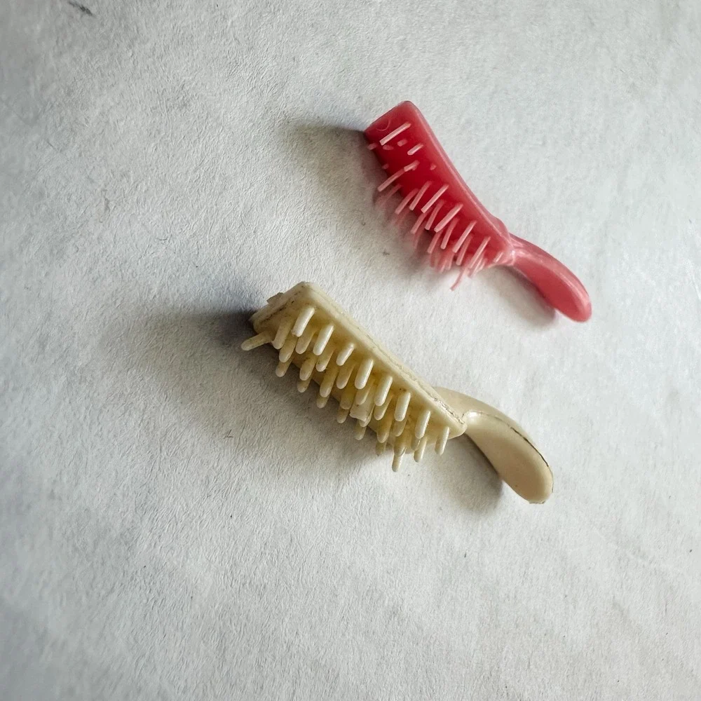 (2) Vintage 1960s 1970s Barbie Pink Brush White‎ Brush